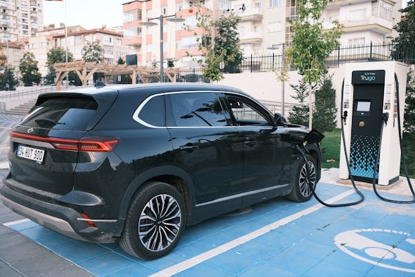 Bornes de recharge solaires : l'option idéale pour votre véhicule électrique